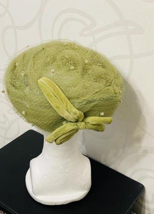 Зелений капелюх  з вуаллю