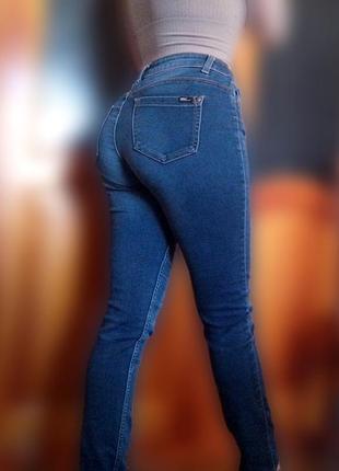 Читайте опис. якісні жіночі джинси