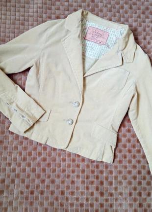 Вельветовый пиджак песочного цвета/ короткий пиджак