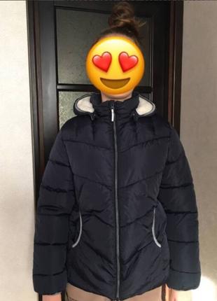 Продам НОВУЮ зимнюю куртку на девочку