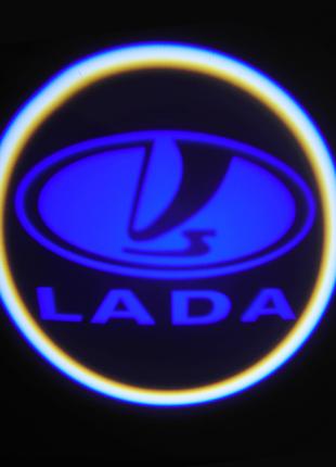 Лазерная подсветка на двери автомобиля с логотипом Lada ВАЗ