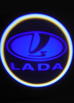 Светодиодная подсветка на двери автомобиля с логотипом Lada ВАЗ