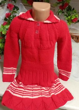 Теплое вязаное платье для девочки