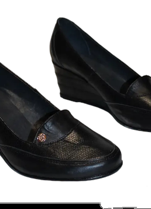 Классические женские кожаные туфли - лодочки из кожи с лазерны...