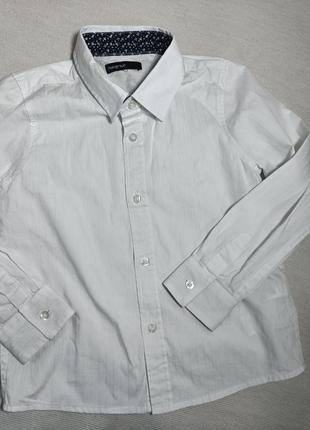 Белая рубашка. детская рубашка. рубашка белая с длинным рукаво...