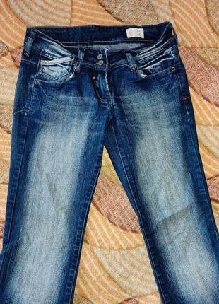 Тёмно-синие джинсы с потертостями denim just l