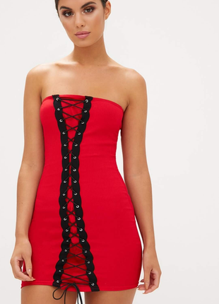 Красное мини платье в рубчик с шнуровкой от prettylittlething
