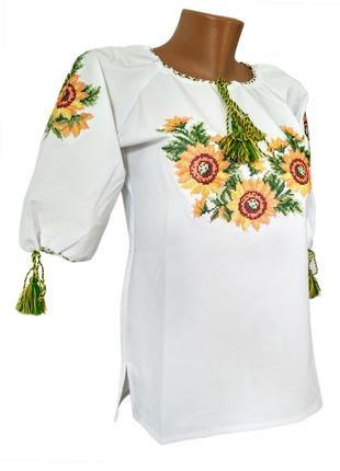 Етнічна жіноча вишиванка у білому кольорі на короткий рукав із...