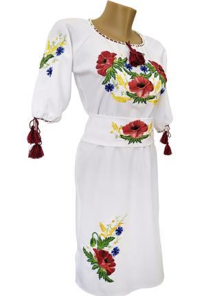 Украинское женское платье с вышивкой средней длины приталенног...