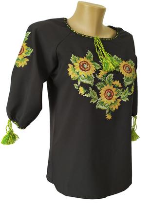 Чорна жіноча вишита сорочка квітами у великих розмірах Код/Арт...