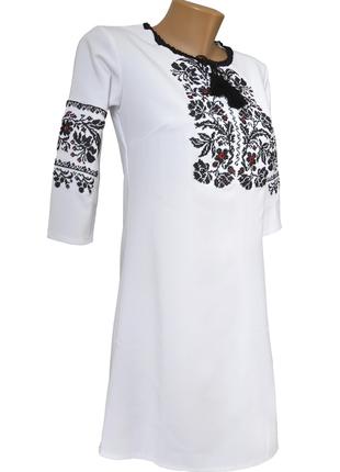 Белое вышитое короткое платье с растительным орнаментом Код/Ар...