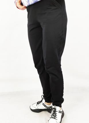 Спортивные женские штаны двунитка с манжетами в черном цвете S...