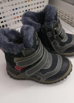 В наличии ботинки сапоги зимние для ребенка.