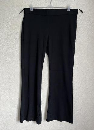 Черные трикотажные брюки на резинке