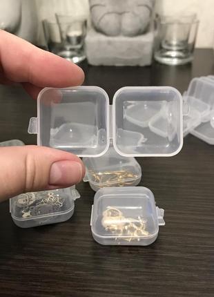 Маленькие прозрачные пластиковые контейнеры органайзеры для ме...