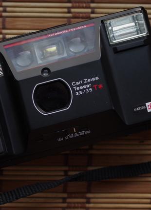 Как есть фотоаппарат Yashica T AF Carl Zeiss Tessar 3.5 / 35mm...
