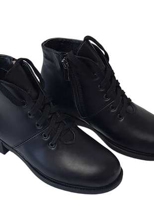 Ботинки женские кожаные на плоском ходу черного цвета