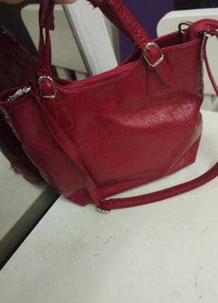 Шикарная сумка красного цвета