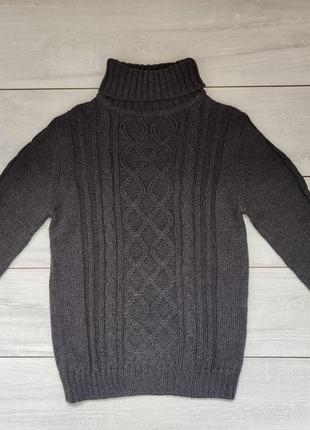 Качественный однотонный теплый свитер серого цвета с высокой г...