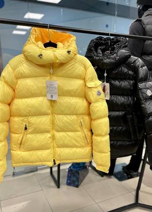 Зимова куртка moncler