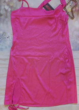 Сатинова атласна рожева ніжна міні сукня з вигнутими бретелями...