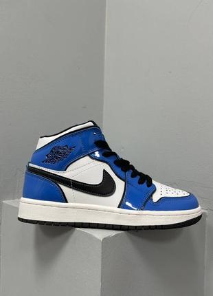 Кроссовки nike air jordan 1 retro mid «signal blue’