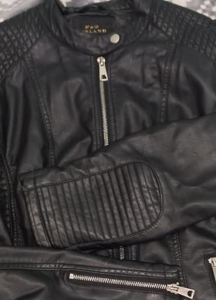 Демисезонная женская куртка из искусственной кожи 50р.
