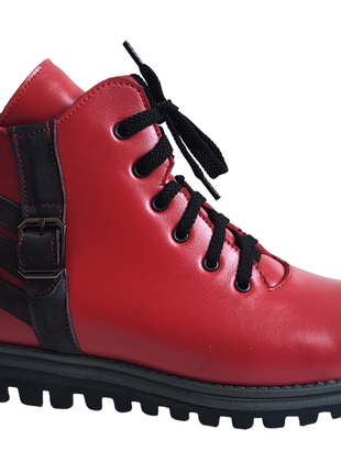 Ботинки женские кожаные  на плоском ходу красного цвета