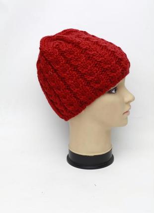 Женская вязаная зимняя шапка на флисе красная арт.29