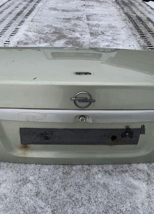 Кришка багажника Opel Vectra B седан