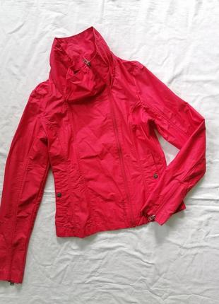 Женская красная куртка, ветровка, косуха