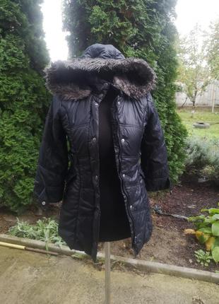 Подовжена куртка пальто на дівчинку десь 8-10 років