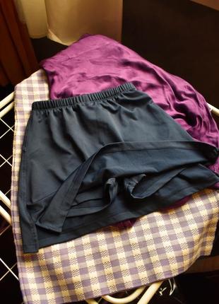 Крутевая темно-синяя юбочка-шорты спортивного стиля