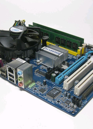 Gigabyte GA-945GCM-S2L + Core2Duo E4500 + ОЗУ 2 ГБ