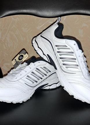 Чоловічі білі шкіряні спортивні кросівки bona 39 розмір кросів...