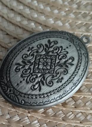 Старий медальйон локет в срібному тоні вінтаж