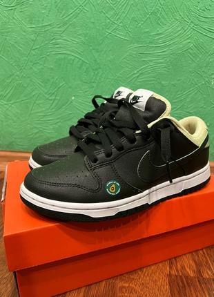 Nike dunk low avocado