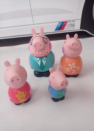 Набір іграшок-бризкувачів peppa pig сім'я пеппи