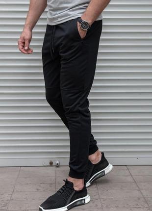 Черные мужские спортивные штаны на манжетах