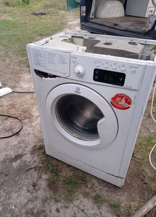 Розбирання пральної машини Indesit.