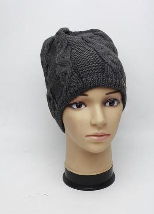 Женская вязаная зимняя шапка на флисе арт.39 темно-серый