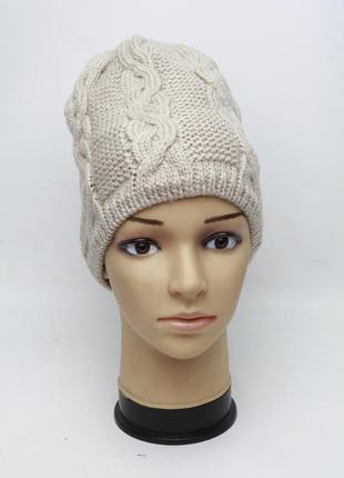 Женская вязаная зимняя шапка на флисе арт.39 бежевый