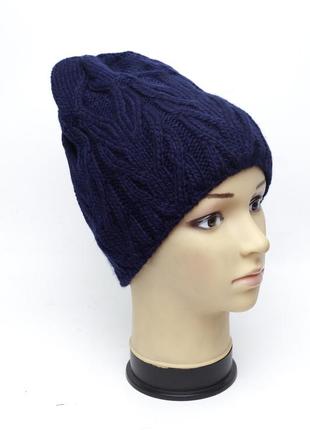 Женская вязаная зимняя шапка на флисе арт.44 темно синяя