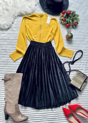 Комплект юбка миди плиссе и новый желтый свитер