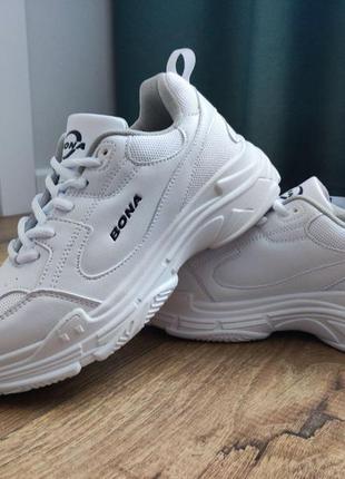 Белые женские спортивные кроссовки bona 38 размер