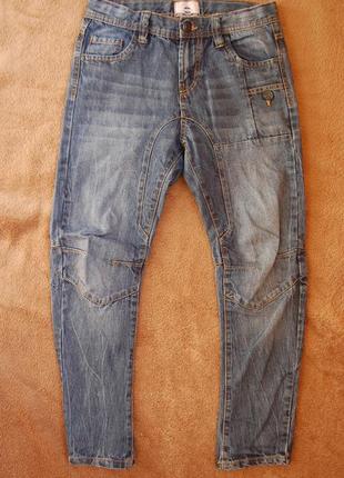 Модные узкие джинсы