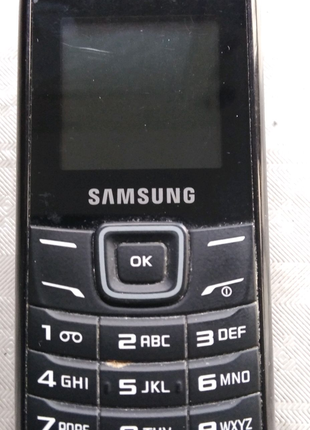 Мобильный телефон кнопочный Samsung