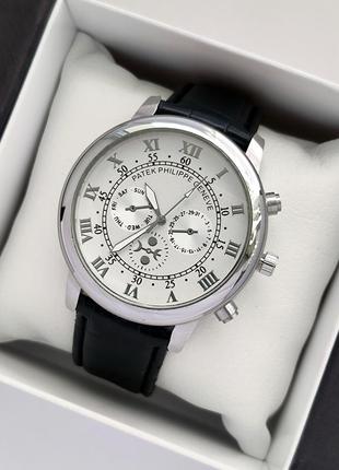 Чудовий наручний чоловічий годинник сріблястого кольору з чорн...