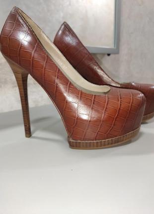 Туфлі жіночі шктряні на підборах, коричневі