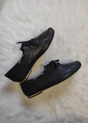 Черные натуральные кожаные мягкие туфли балетки со шнуровкой з...